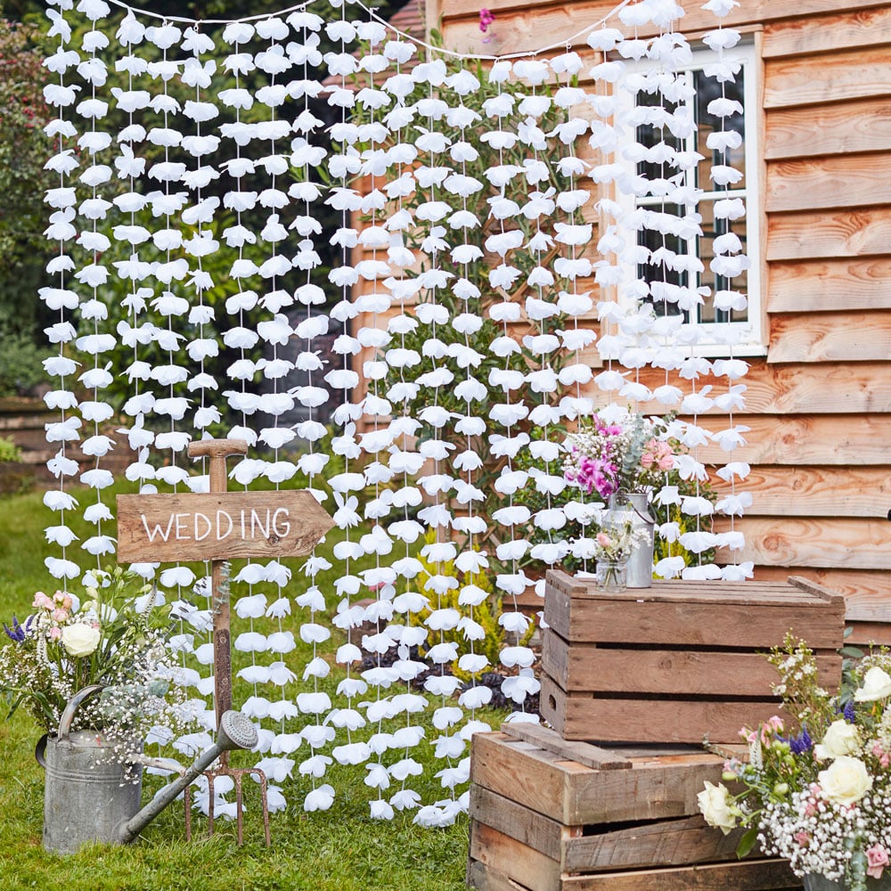 Hengende blomster bakgrunn – Hvite