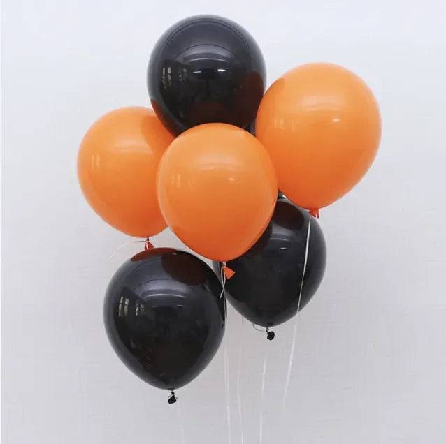 Svart og oransje ballonger
