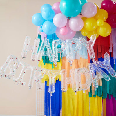 Happy birthday gjennomsiktig ballong-banner med farget konfetti