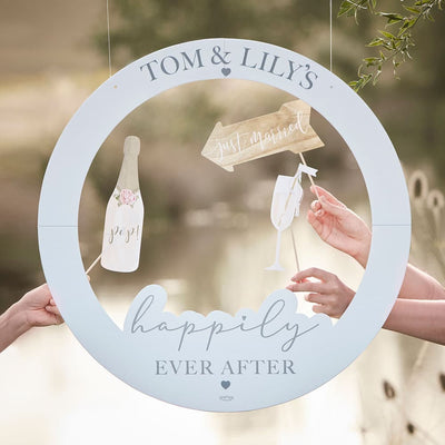 Round frame with customizable letters