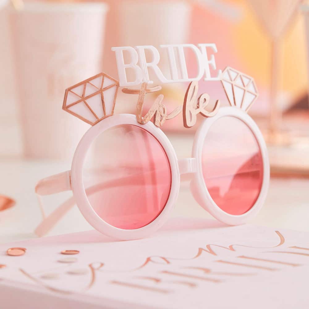 'Bride To Be' briller