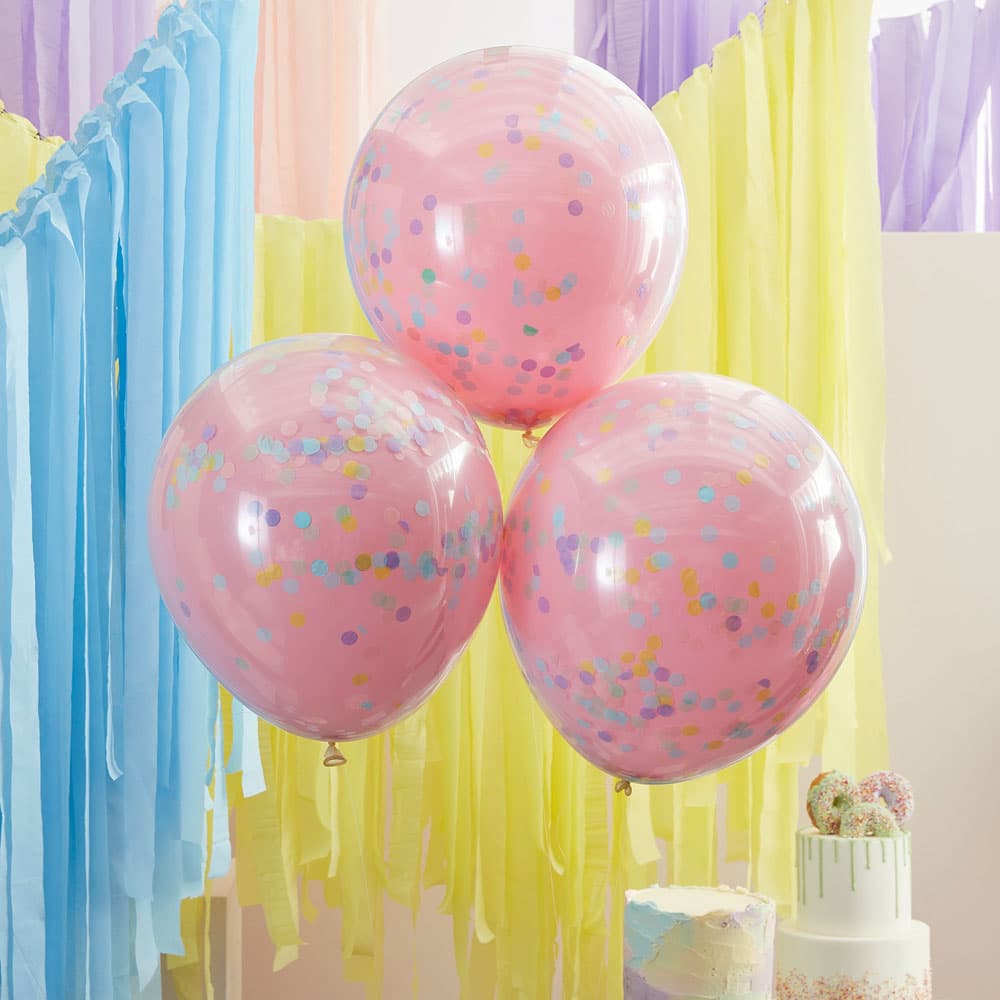 Rosa og pastellfargede ballonger med regnbuekonfetti